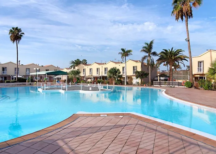 Oasis Pool View